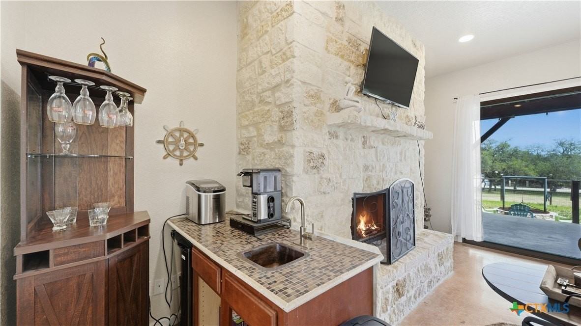 628 Country Ln - Photo 6 of 41