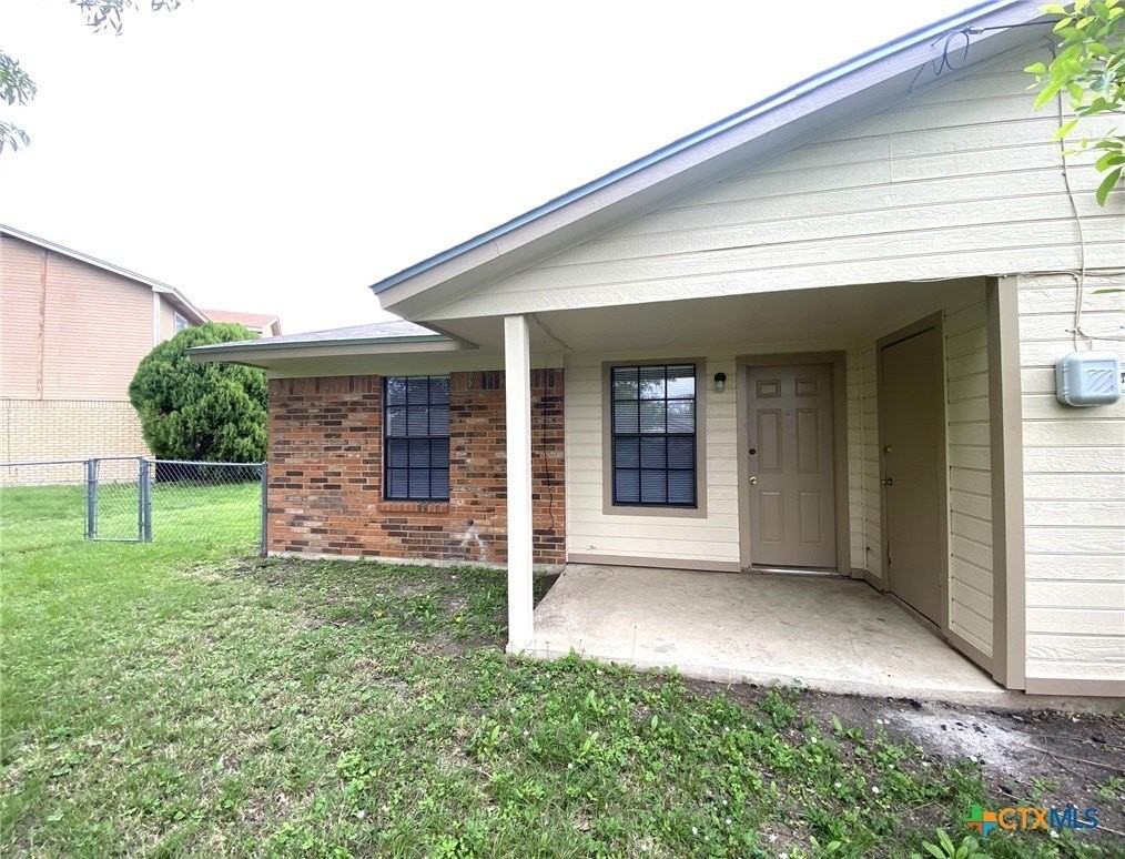 4800 Rainbow Cir #B - Photo 3 of 8