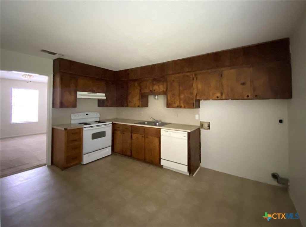 4800 Rainbow Cir #B - Photo 4 of 8