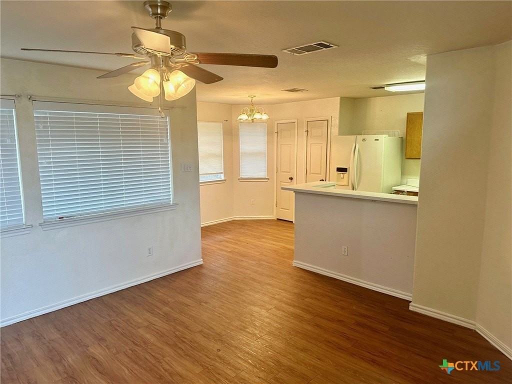 130 Cedargrove - Photo 2 of 17