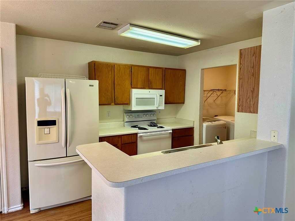 130 Cedargrove - Photo 3 of 17