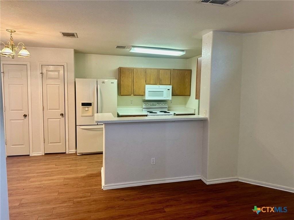 130 Cedargrove - Photo 4 of 17