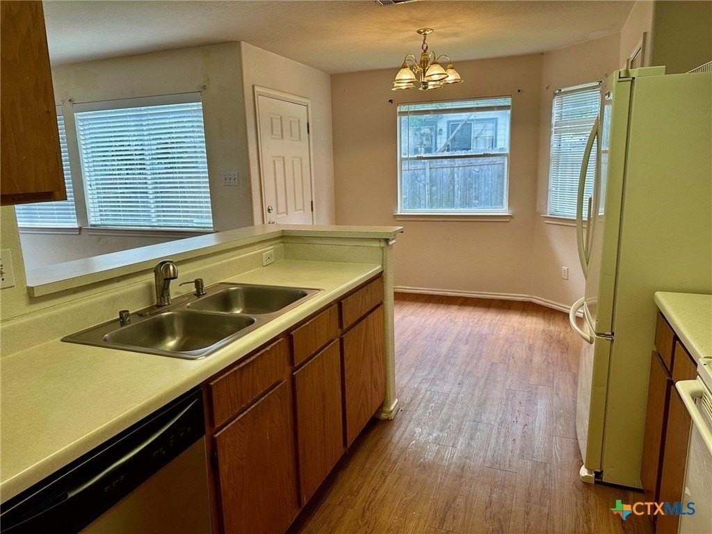 130 Cedargrove - Photo 6 of 17
