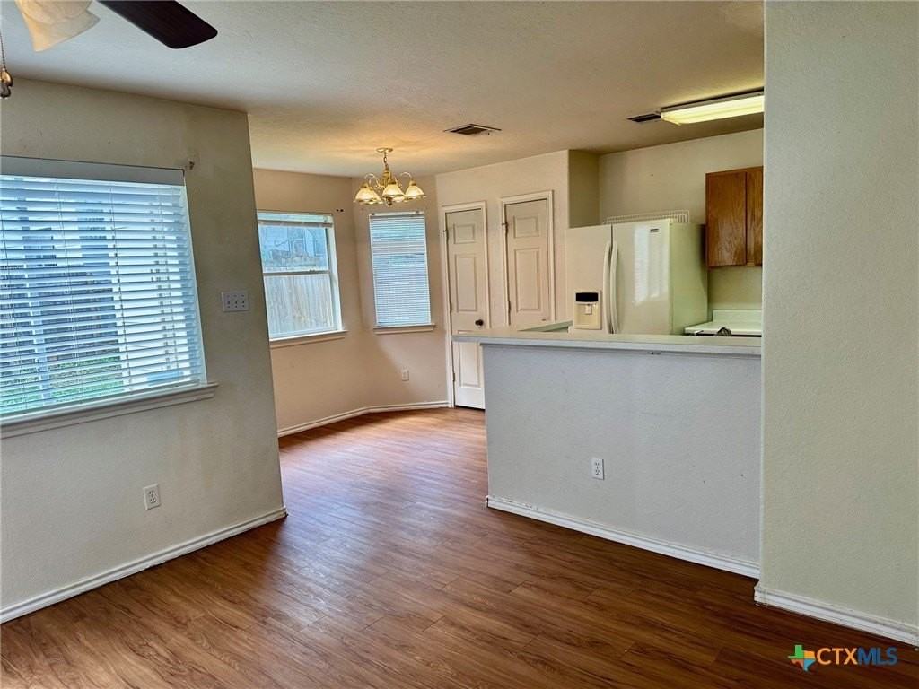 130 Cedargrove - Photo 7 of 17