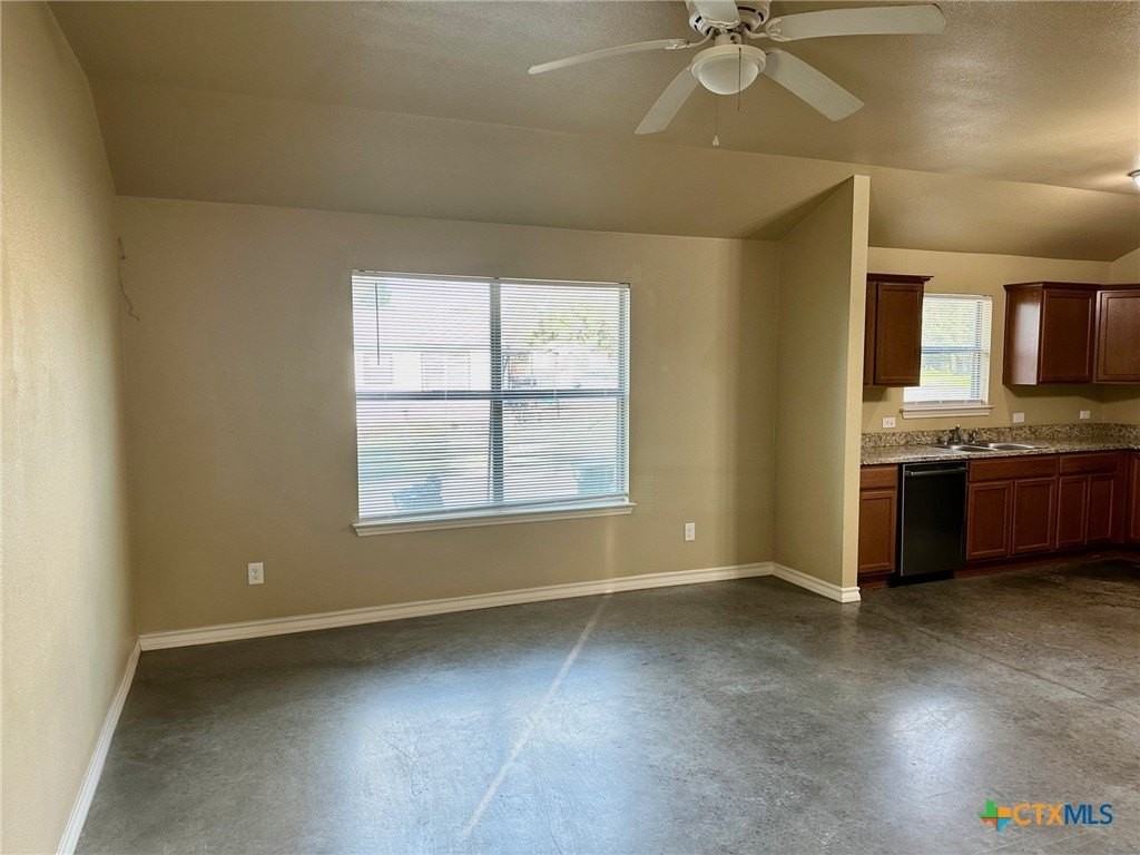 1400 Clyde St #B - Photo 3 of 16