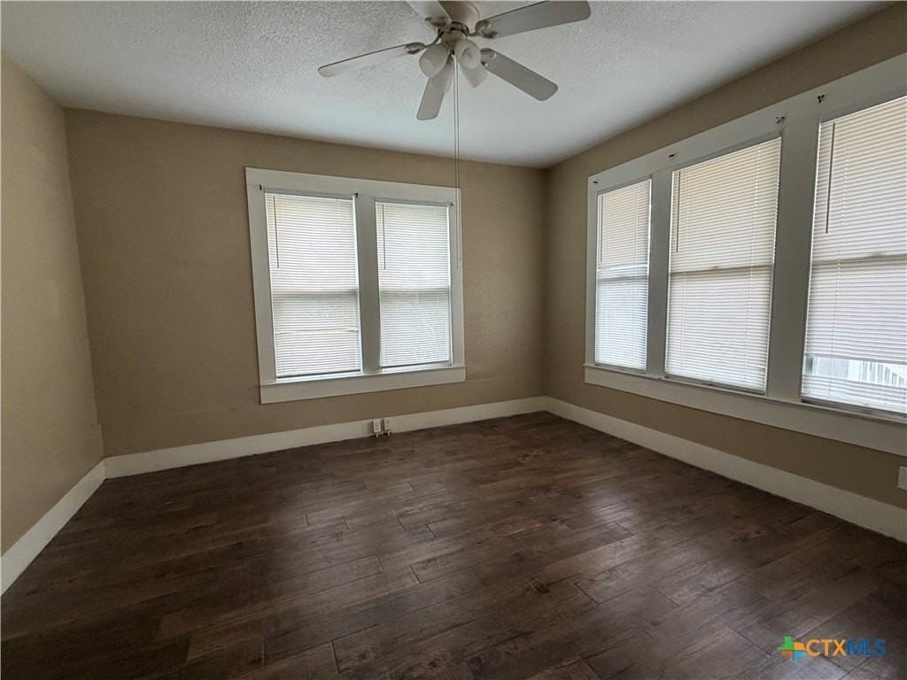 408 E North St - Photo 3 of 6
