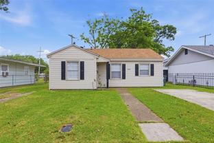 1906 8th St - Photo 1 of 1