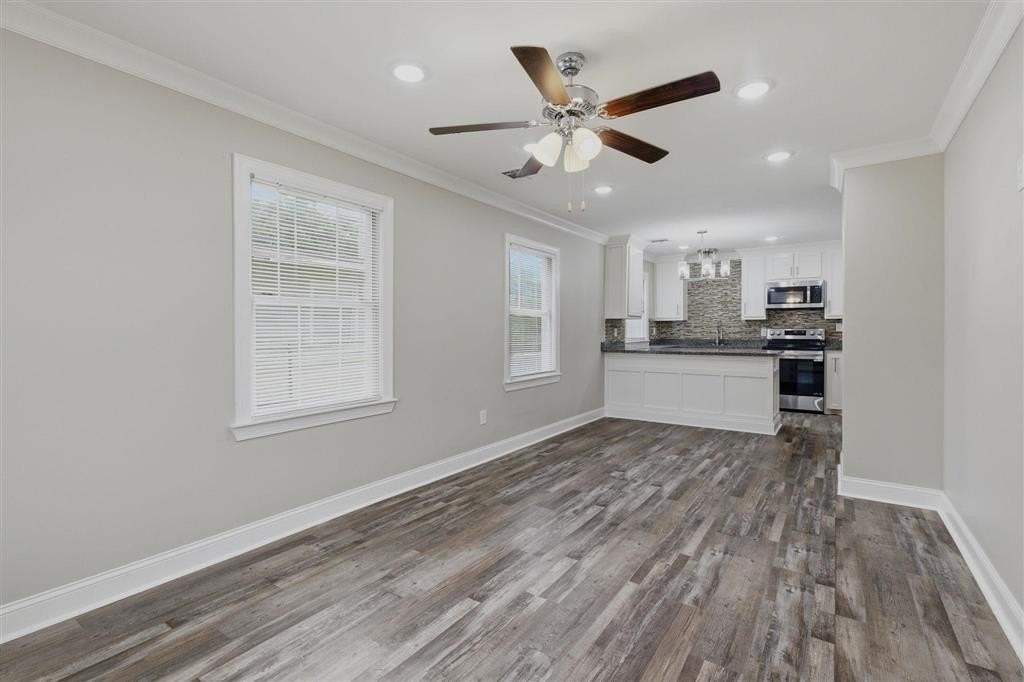 1906 8th St - Photo 3 of 14