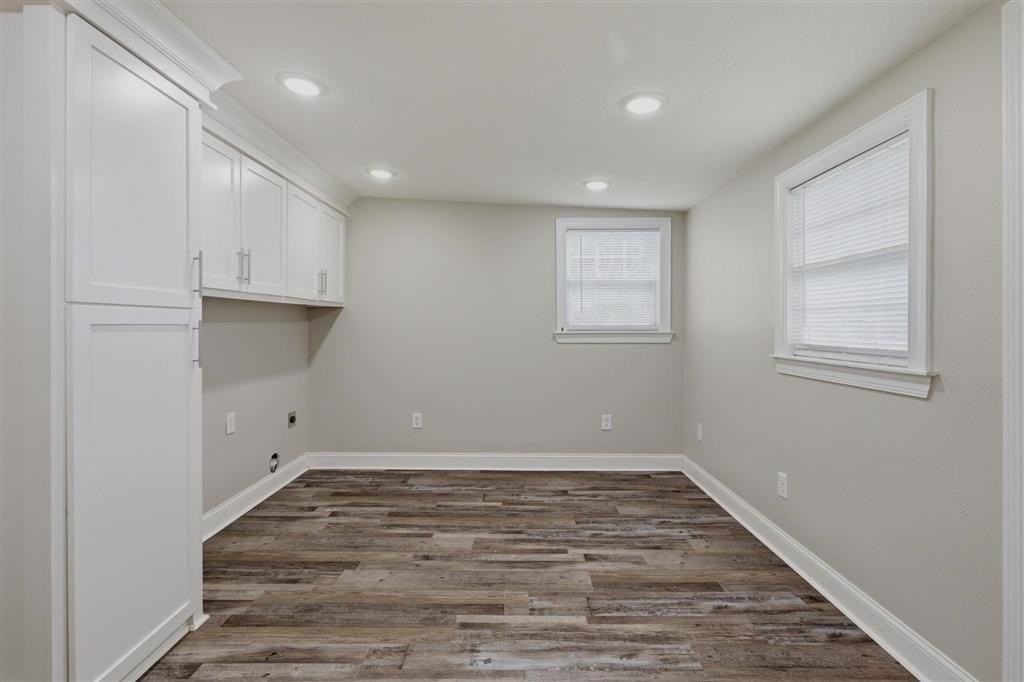 1906 8th St - Photo 7 of 14