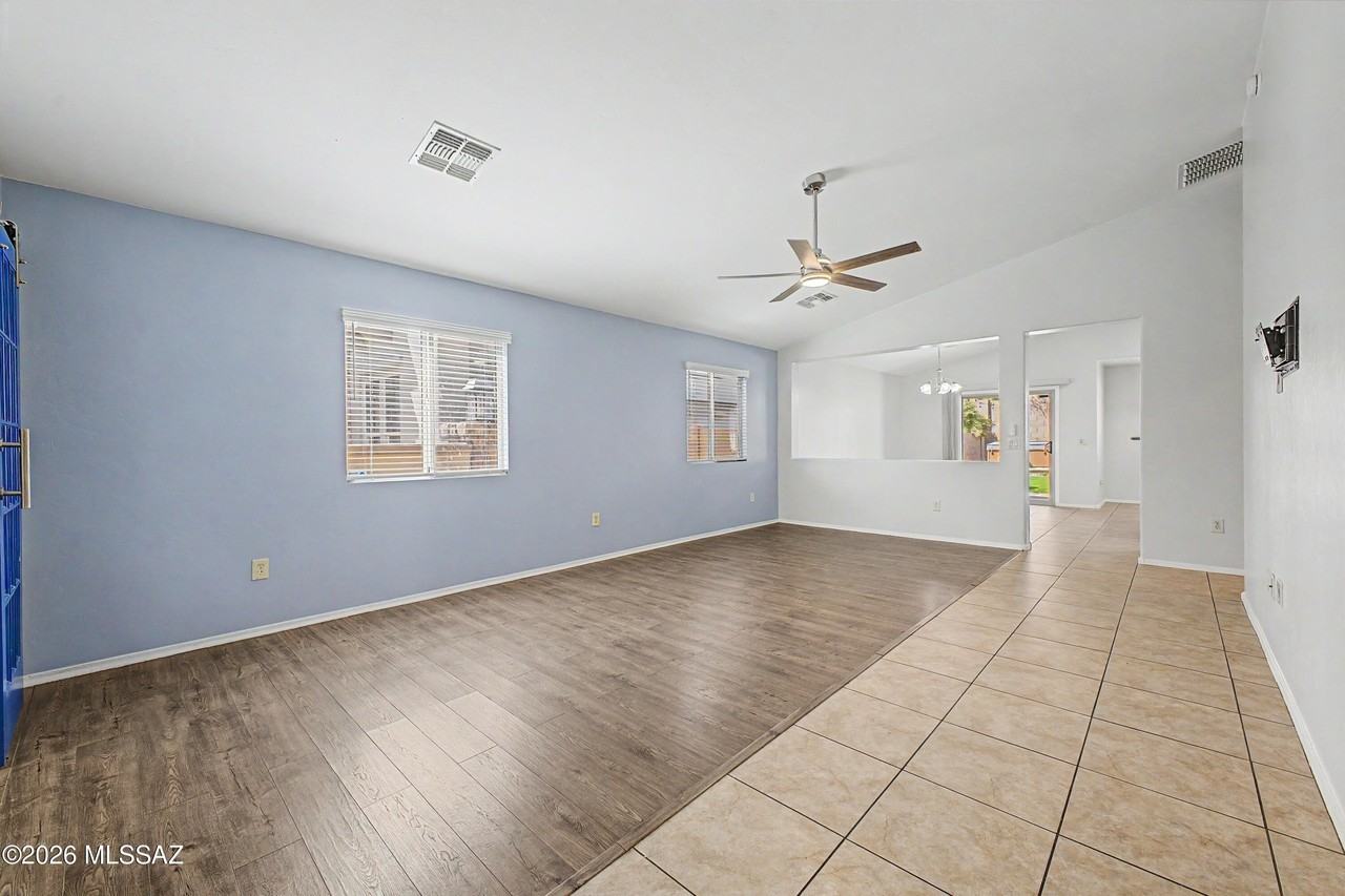 1264 W Molinetto Dr - Photo 5 of 33