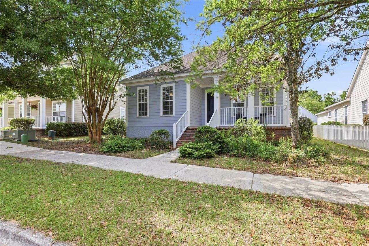 3253 Stanhope Dr - Photo 2 of 43