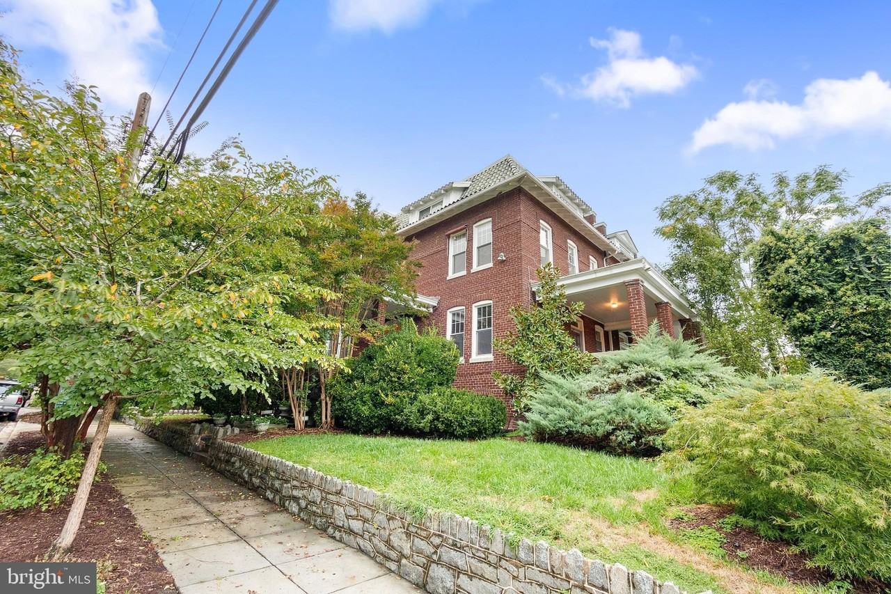 1501 Crittenden St Nw - Photo 2 of 48