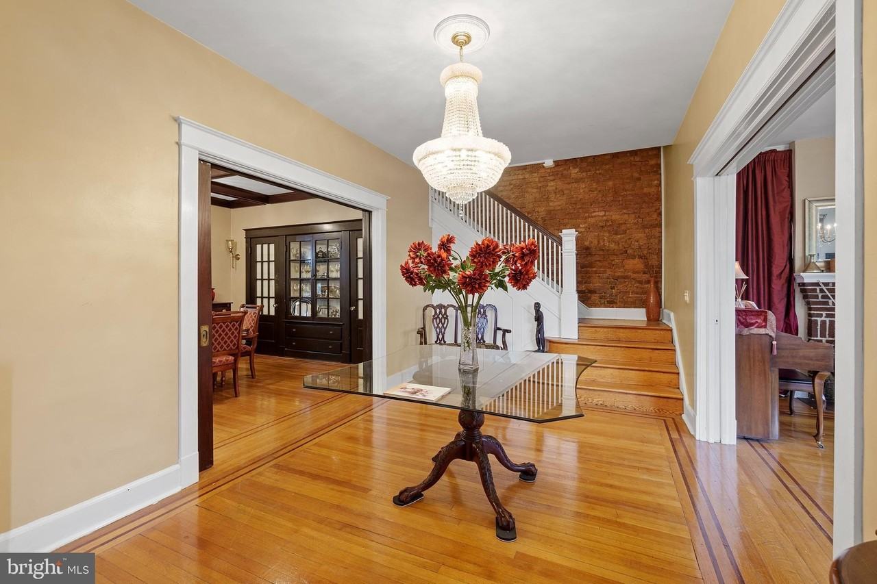 1501 Crittenden St Nw - Photo 4 of 48