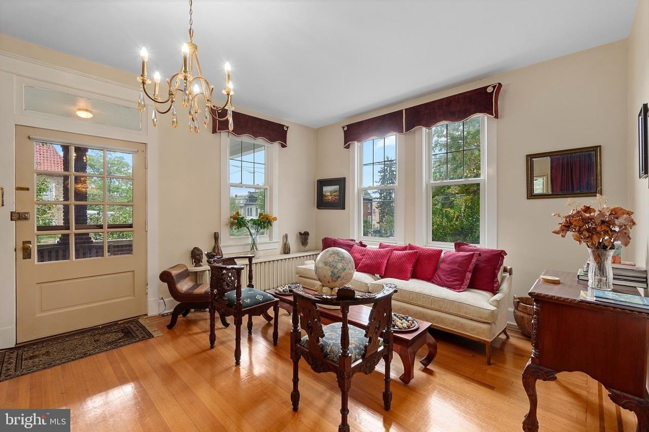 1501 Crittenden St Nw - Photo 5 of 48