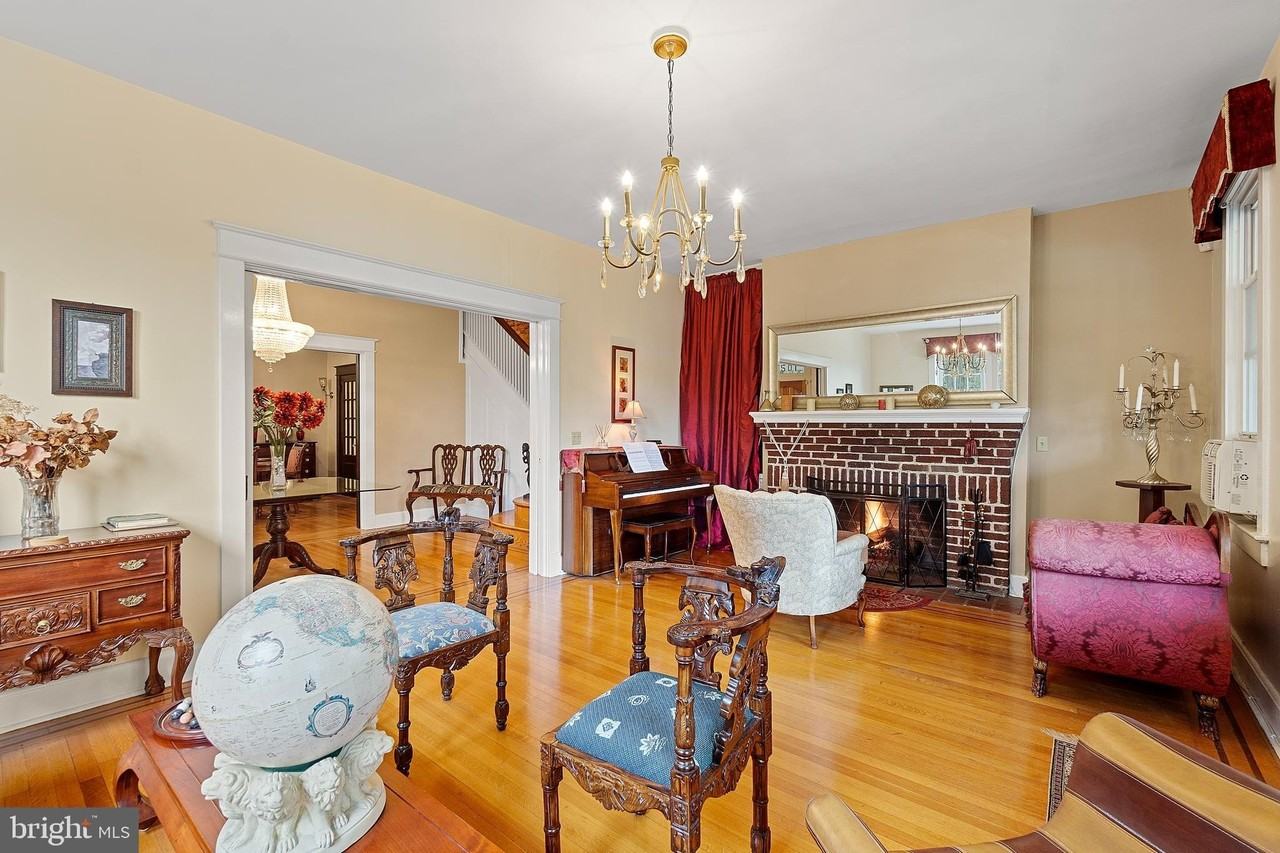 1501 Crittenden St Nw - Photo 6 of 48