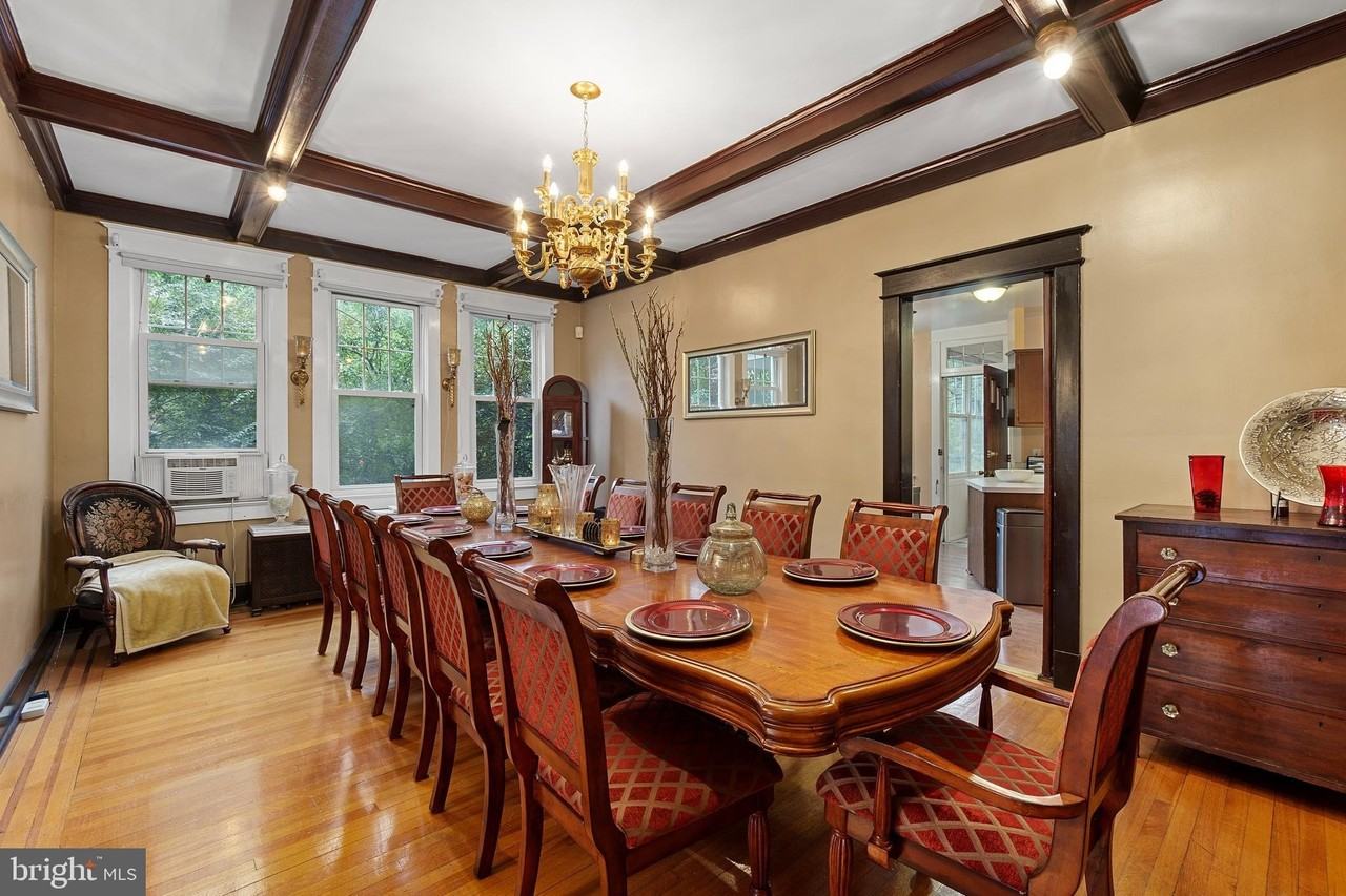 1501 Crittenden St Nw - Photo 7 of 48