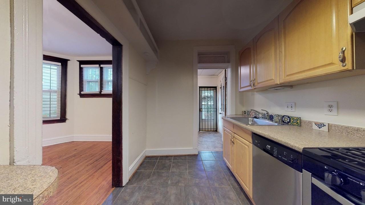 728 Rock Creek Church Rd Nw - Photo 7 of 40