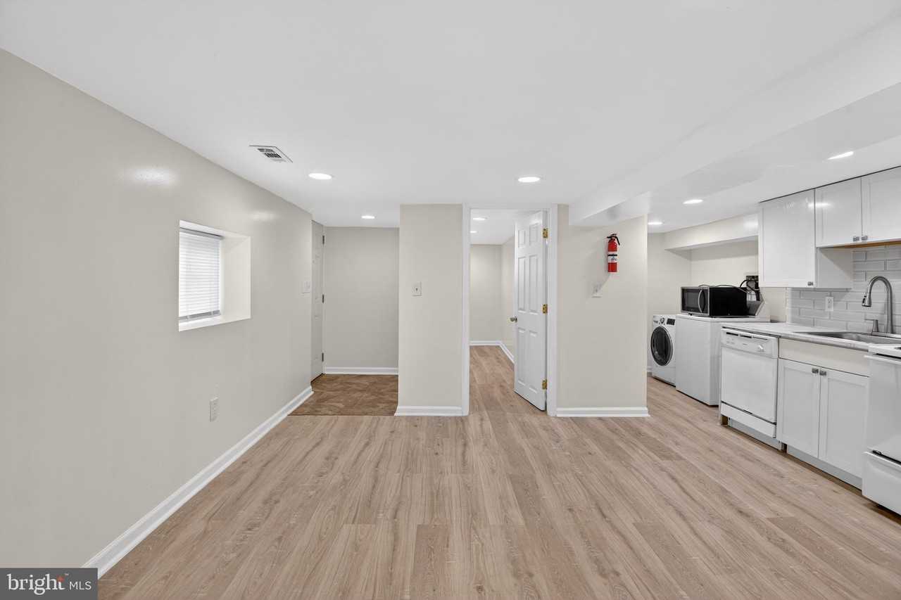 141 Uhland Ter Ne - Photo 5 of 16