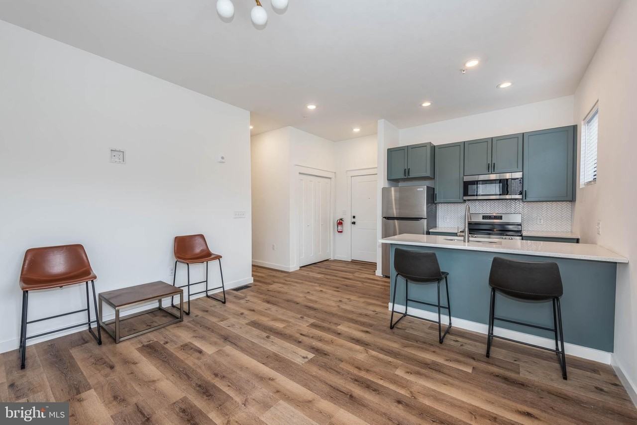 1704 Barclay St #1 - Photo 5 of 24