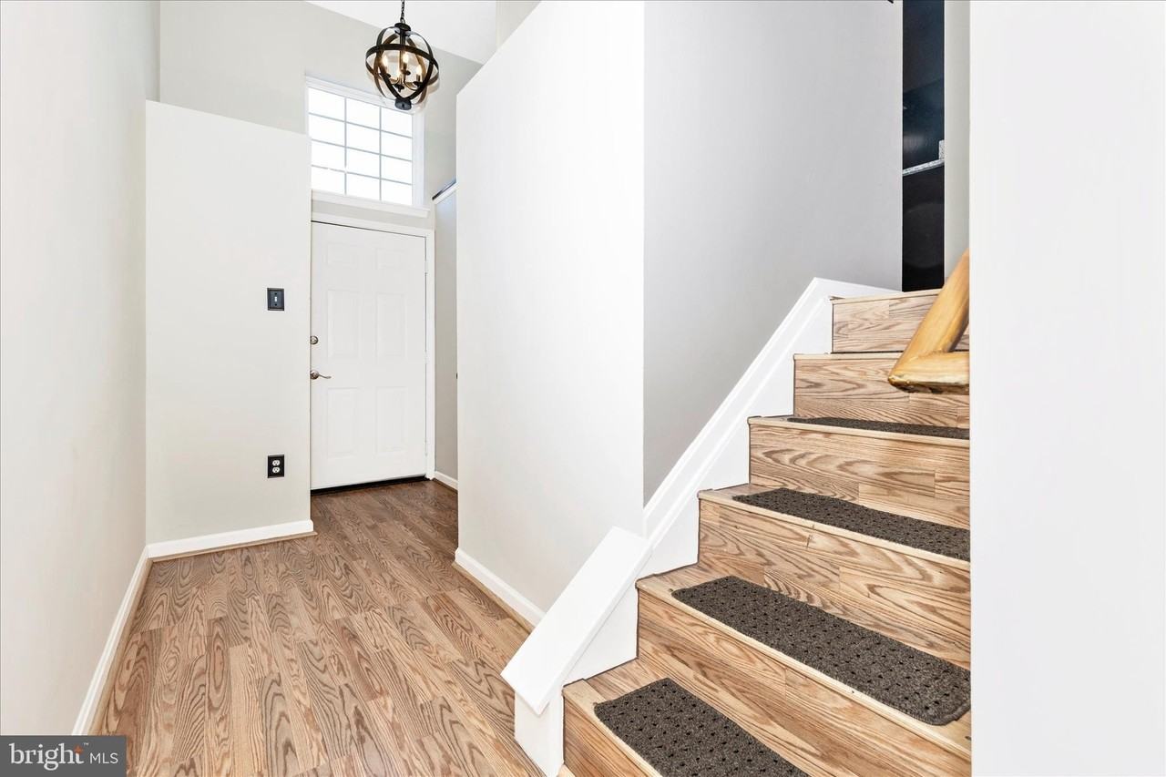 5621 Queen Anne Ct - Photo 2 of 50
