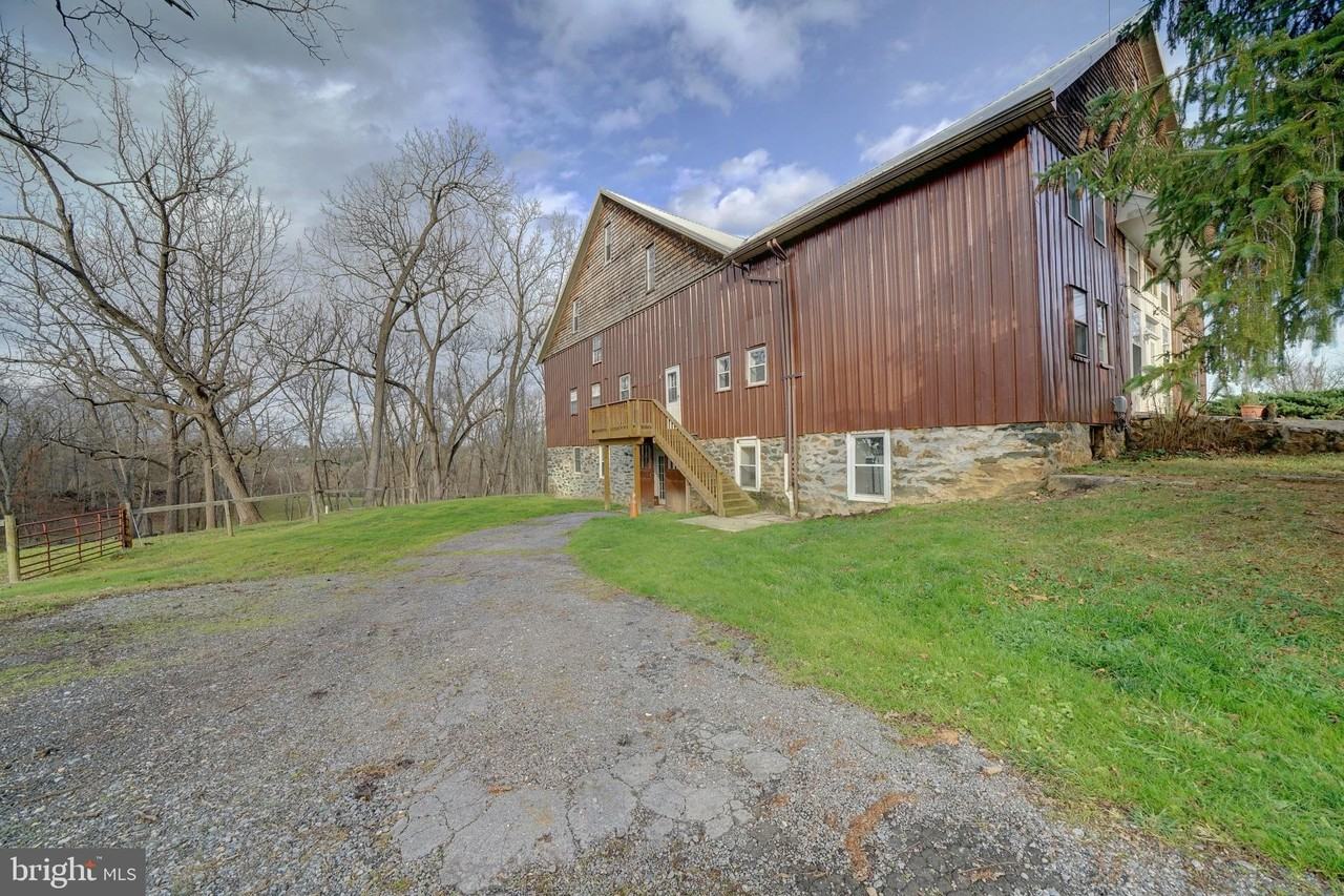 2793 Pfefferkorn Rd #B - Photo 2 of 39