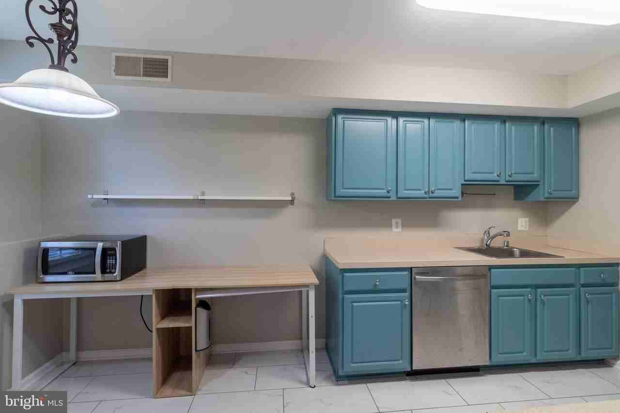 35 Pickering Ct #35-02 - Photo 5 of 22