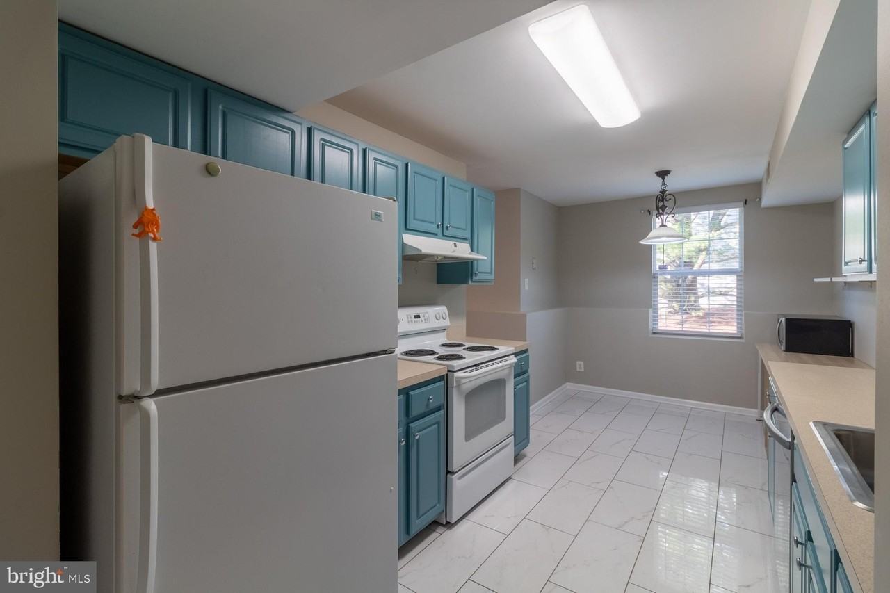 35 Pickering Ct #35-02 - Photo 7 of 22