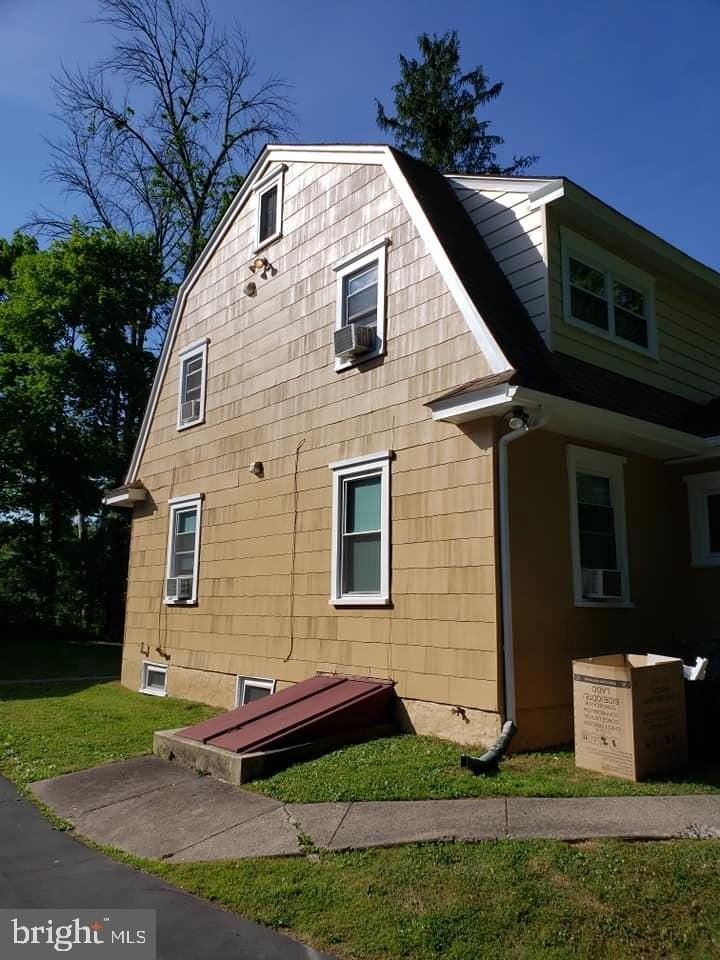 1311 Bristol Rd - Photo 2 of 9