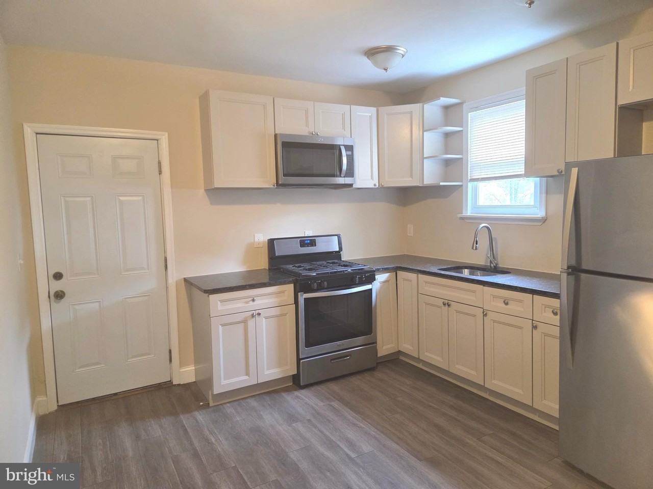 157 Robertson Ave - Photo 3 of 14