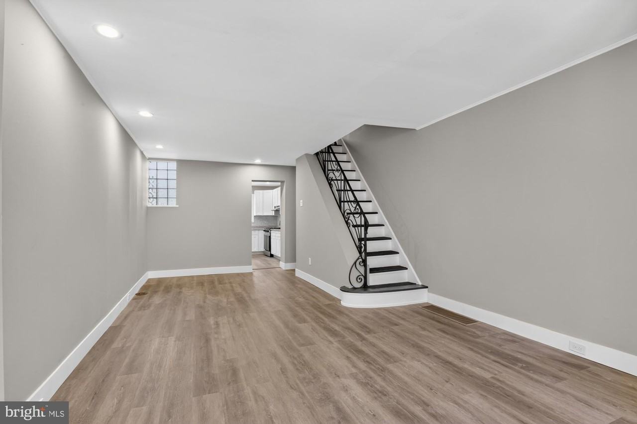 2422 S Iseminger St - Photo 5 of 22