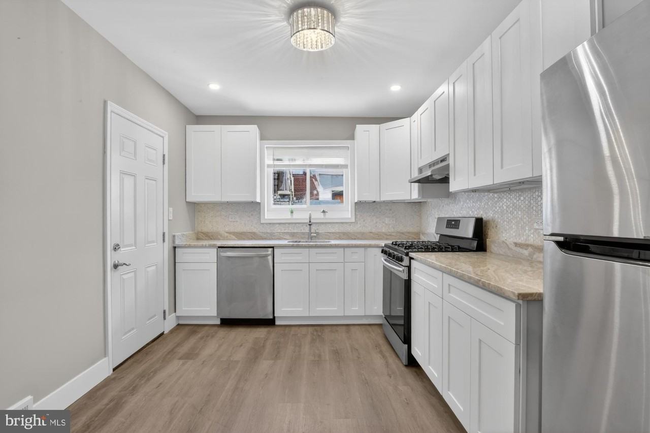 2422 S Iseminger St - Photo 6 of 22