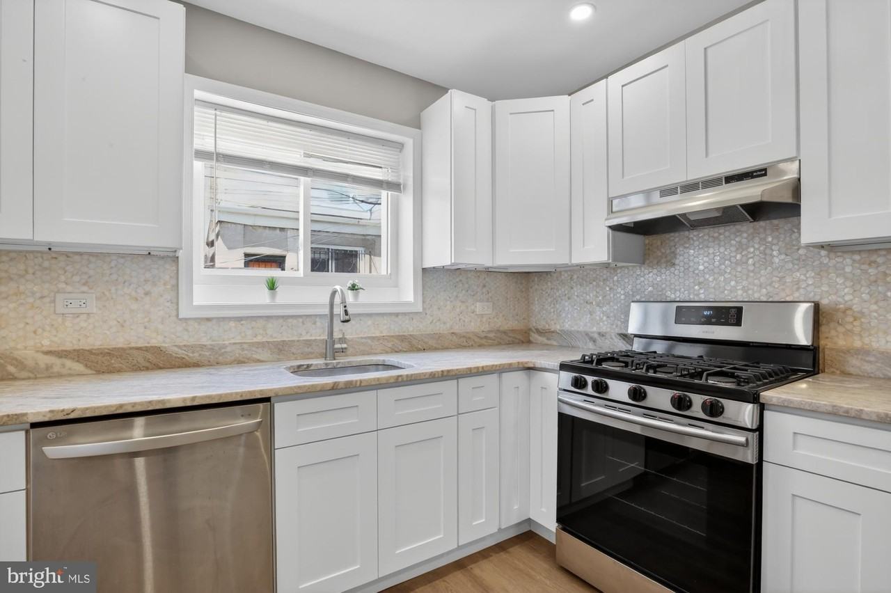 2422 S Iseminger St - Photo 7 of 22