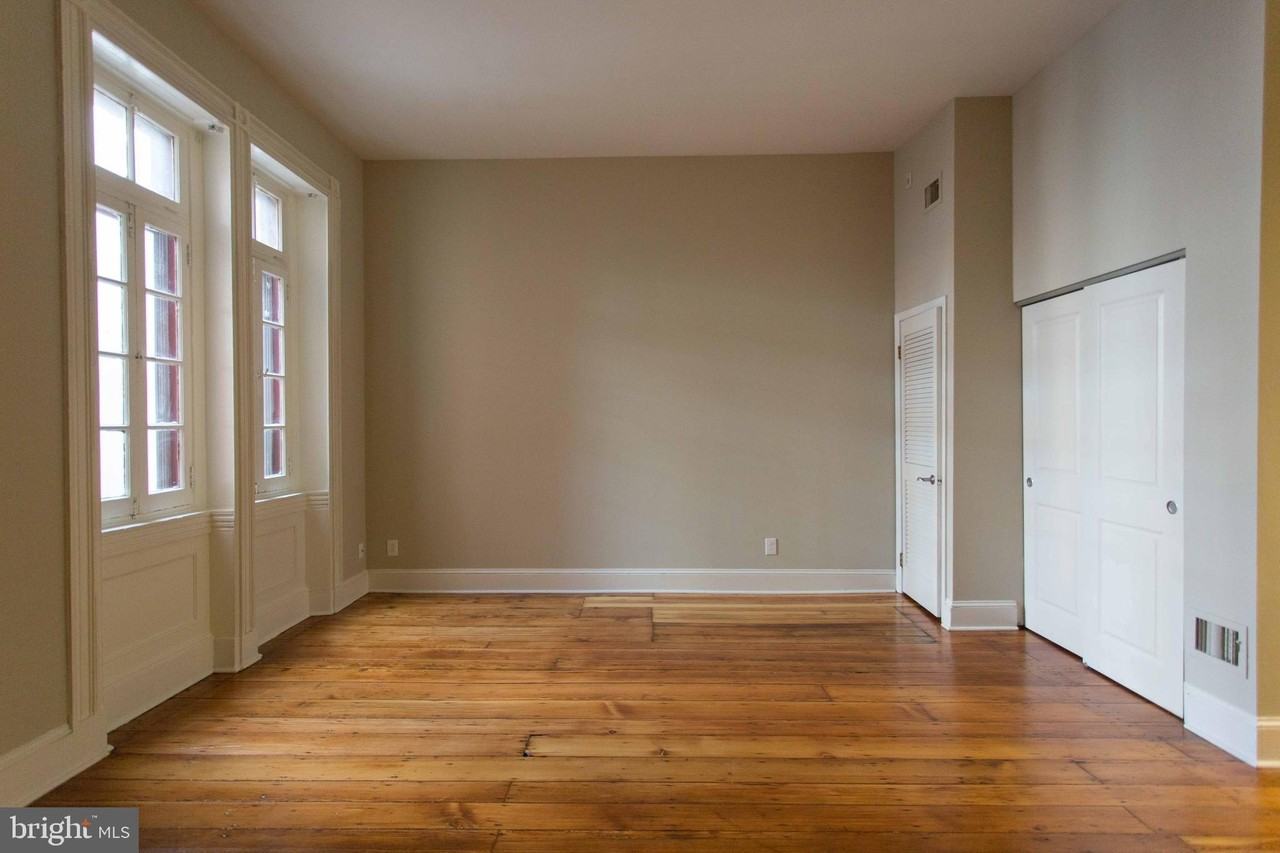727 Spruce St #1B - Photo 3 of 18