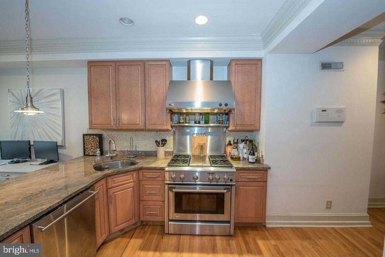 2822 Ogden St #B - Photo 6 of 14