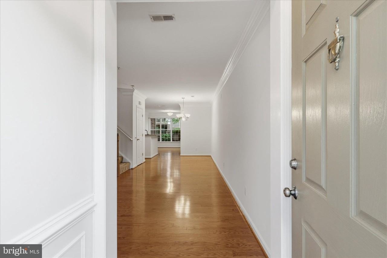 4108 Vanderbilt Ct - Photo 3 of 37