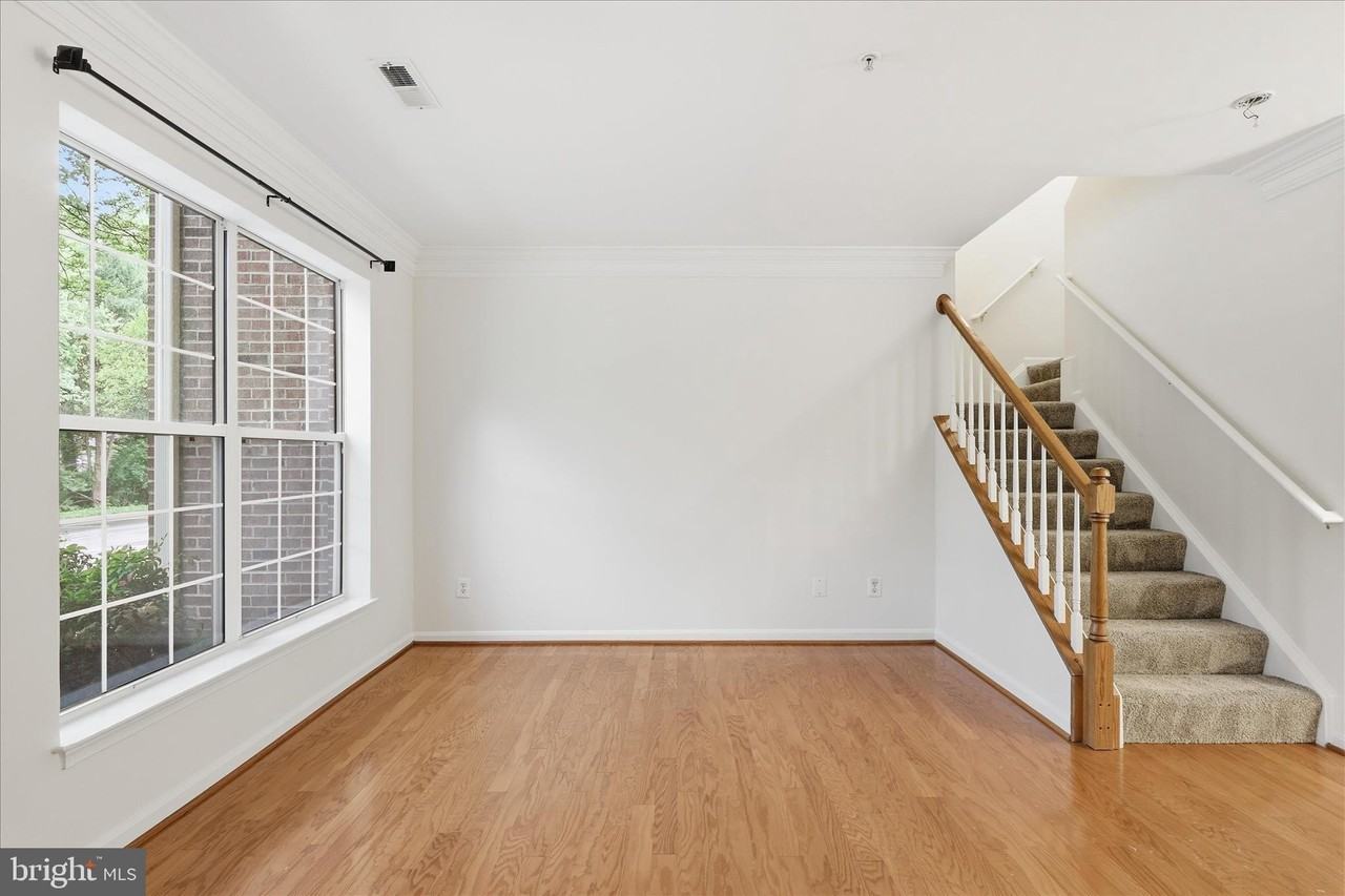 4108 Vanderbilt Ct - Photo 4 of 37
