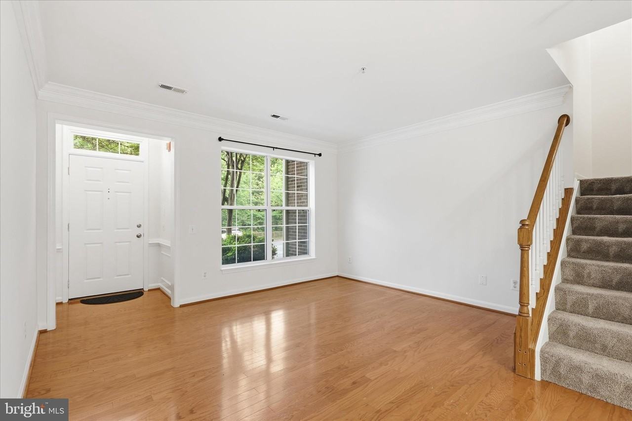 4108 Vanderbilt Ct - Photo 5 of 37