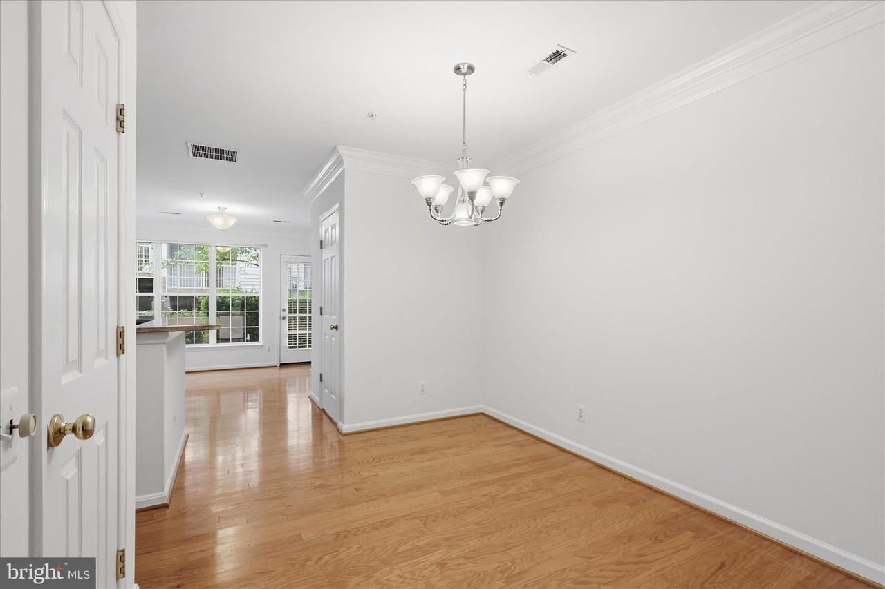 4108 Vanderbilt Ct - Photo 7 of 37