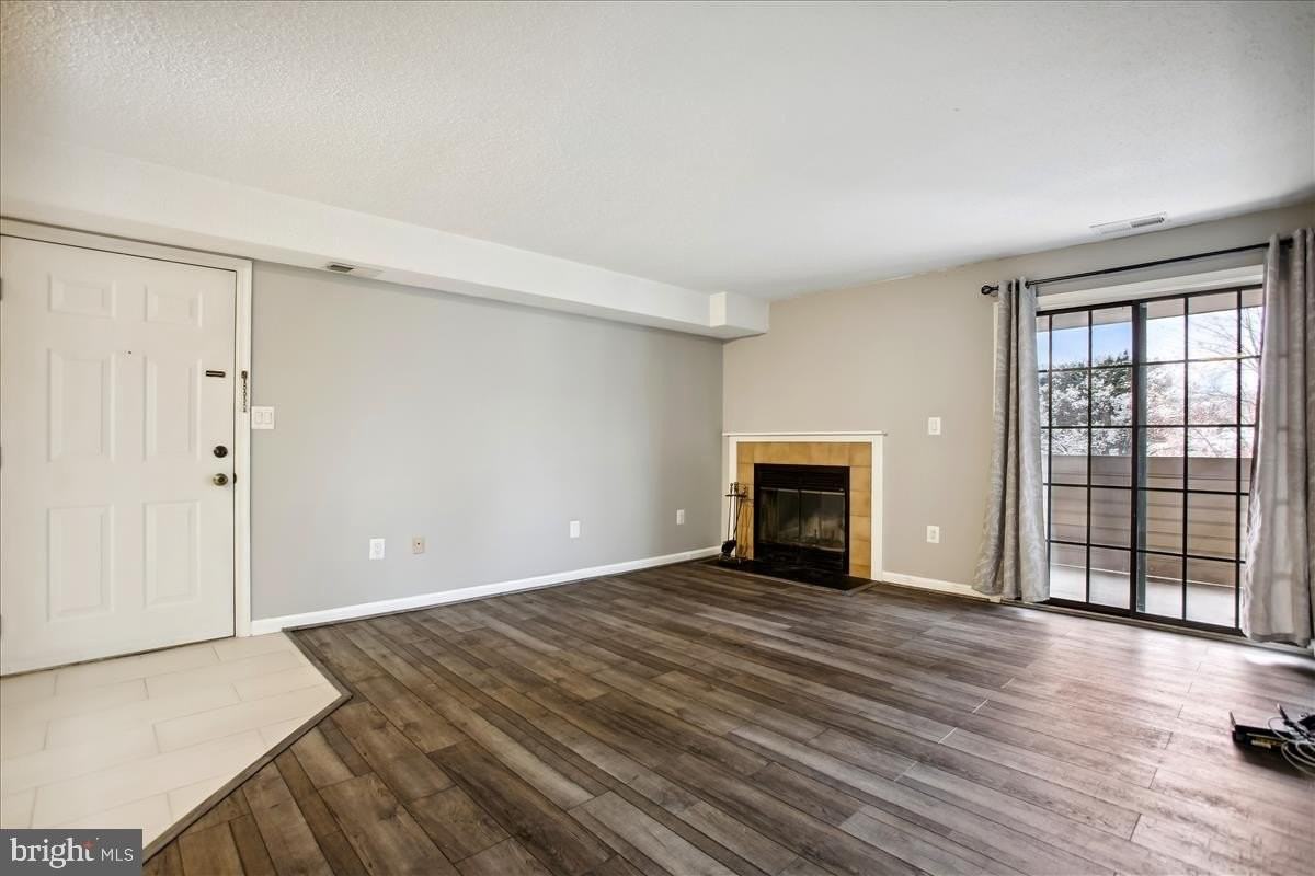 6939 Mary Caroline Cir #E - Photo 7 of 27