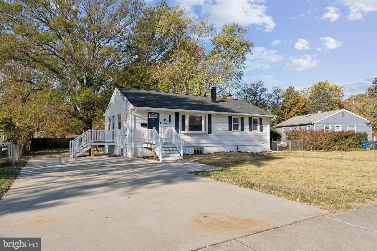 2414 Phillips Dr - Photo 3 of 43