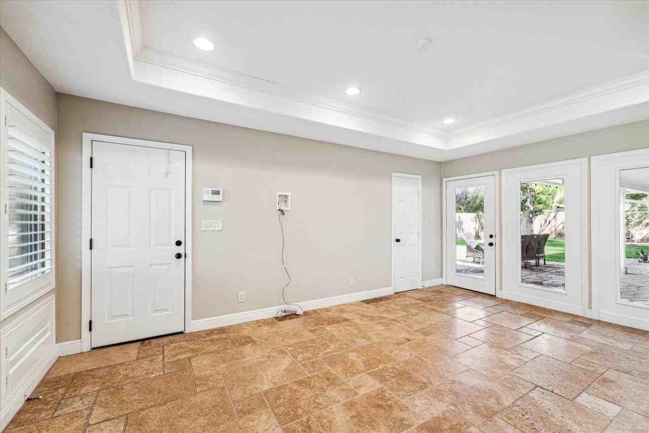 1918 De Milo Dr - Photo 3 of 15