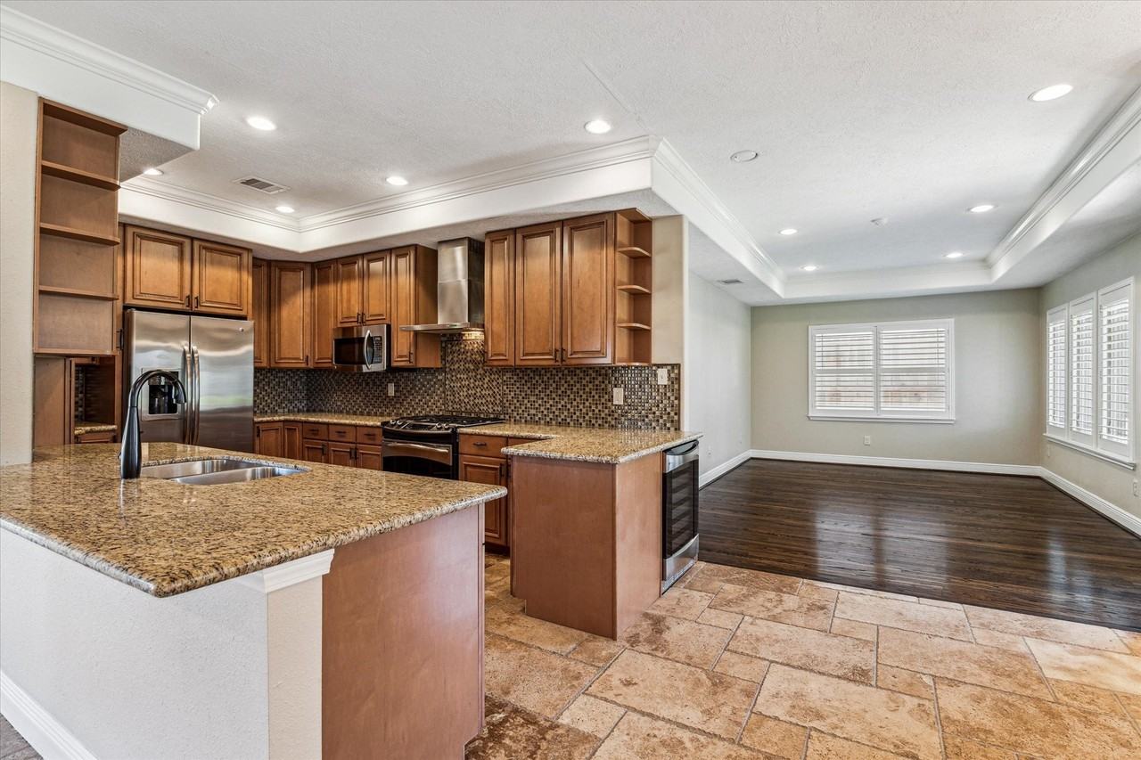 1918 De Milo Dr - Photo 6 of 15