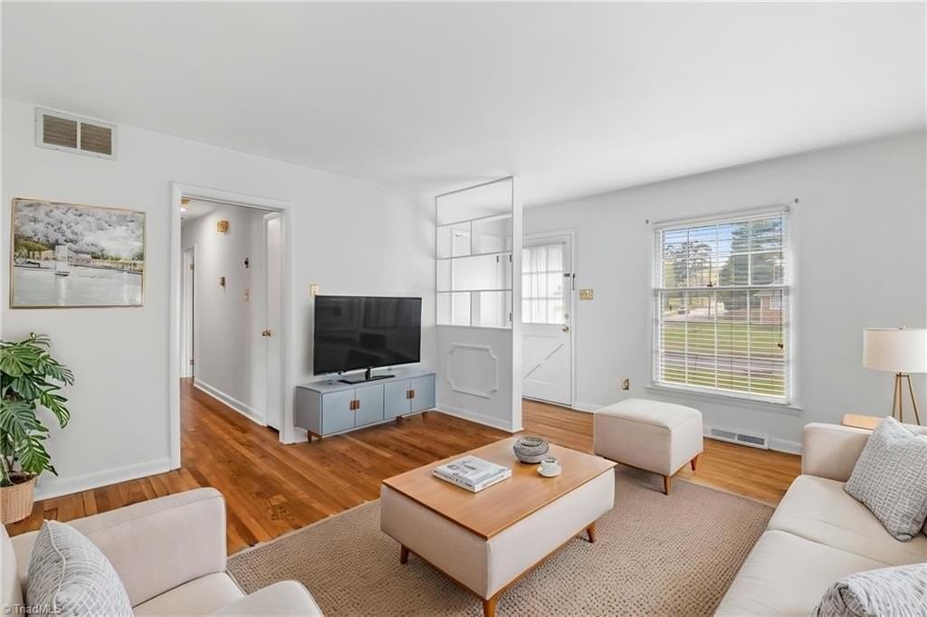 4017 Wexford Dr - Photo 4 of 31