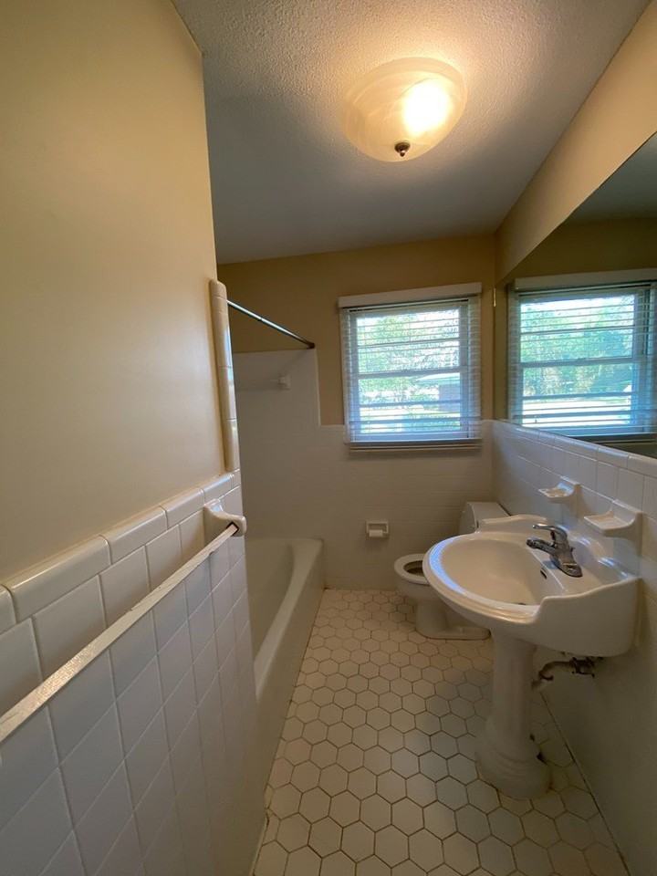 2808 1/2 Walmar Pl - Photo 4 of 13