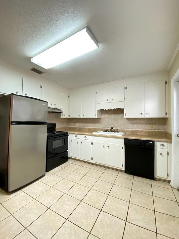 2808 1/2 Walmar Pl - Photo 6 of 13