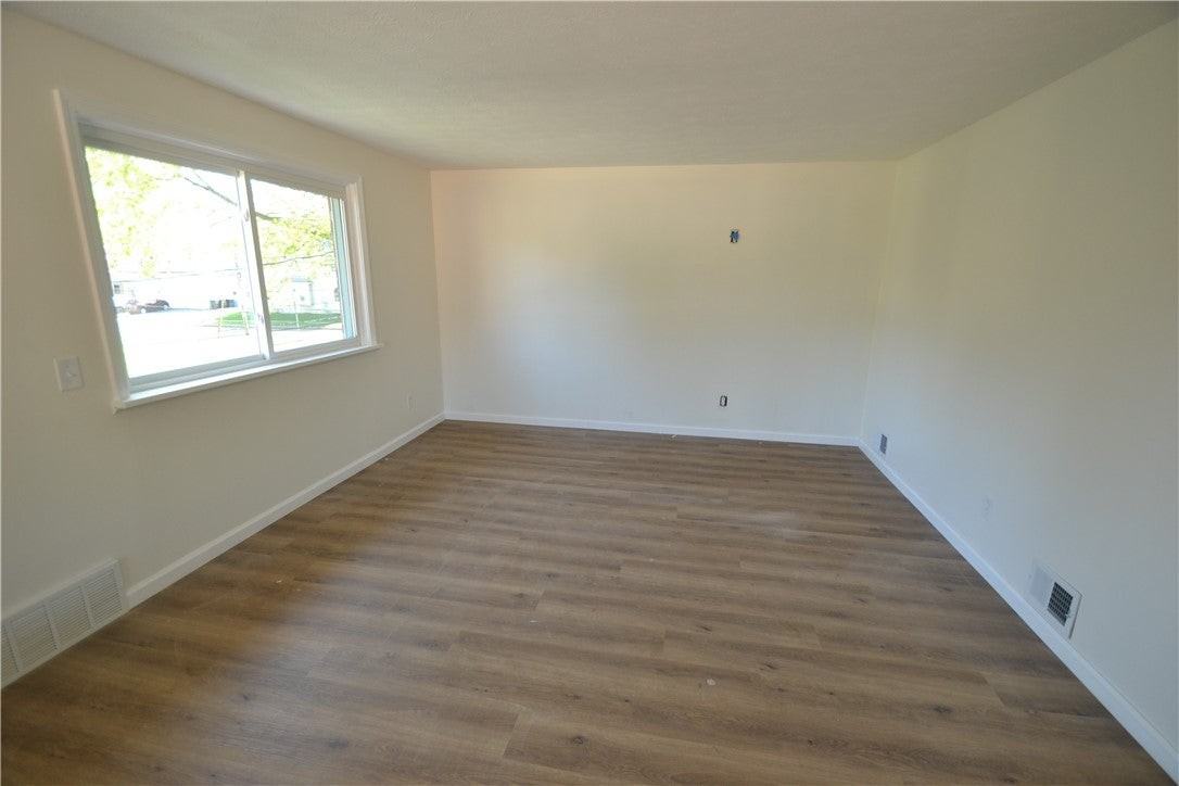 405 Garfield Ave - Photo 7 of 14