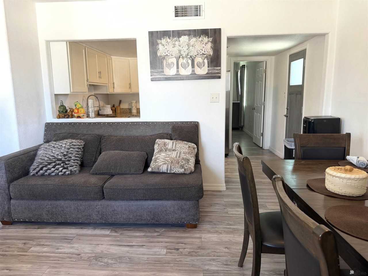1425 S 9th Ave - Photo 3 of 11
