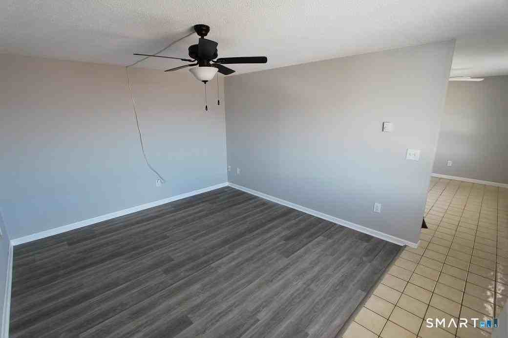 135 Woodglen Dr - Photo 2 of 9