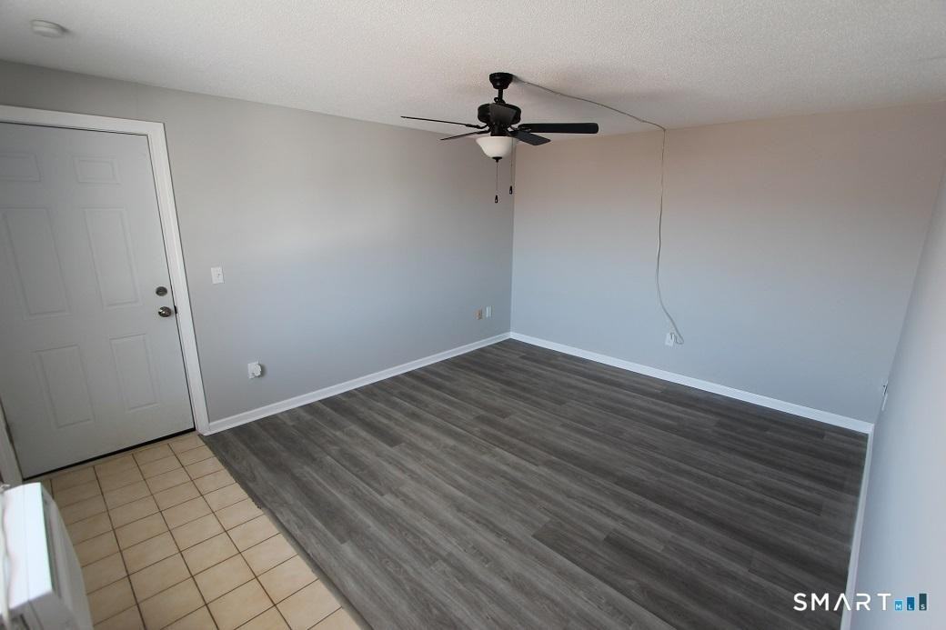 135 Woodglen Dr - Photo 3 of 9