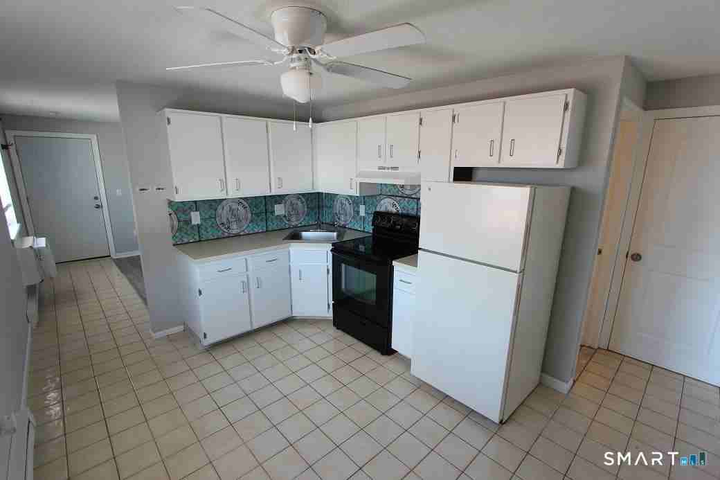 135 Woodglen Dr - Photo 4 of 9